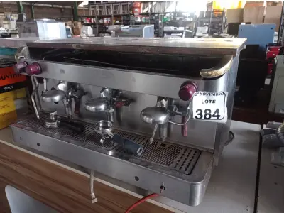 LOTE 384 - 01 MÁQUINA DE CAFÉ INDUSTRIAL EM INOX. (NO ESTADO) ATENÇÃO! FAZER A VISITAÇÃO ANTES DE ARREMATAR, NÃO SABEMOS SE FUNCIONA. LEILÃO NÃO TEM GARANTIA E NEM DEVOLUÇÃO, SUJEITO A POSSÍVEIS AVARIAS VISÍVEIS/OCULTAS E/OU AUSÊNCIA DE COMPONENTES.