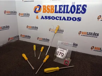LOTE 070 - 06 CHAVES PHILIPS E 02 CHAVES FENDAS TAMANHOS DIVERSOS. (NO ESTADO) ATENÇÃO! FAZER A VISITAÇÃO ANTES DE ARREMATAR, NÃO SABEMOS SE FUNCIONA. LEILÃO NÃO TEM GARANTIA E NEM DEVOLUÇÃO, SUJEITO A POSSÍVEIS AVARIAS VISÍVEIS/OCULTAS E/OU AUSÊNCIA DE COMPONENTES.