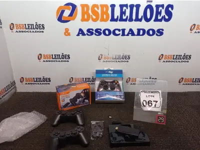 LOTE 067 - 02 CONTROLES DE VÍDEO GAME MARCA INOVA S/FIO. (NO ESTADO) ATENÇÃO! FAZER A VISITAÇÃO ANTES DE ARREMATAR, NÃO SABEMOS SE FUNCIONA. LEILÃO NÃO TEM GARANTIA E NEM DEVOLUÇÃO, SUJEITO A POSSÍVEIS AVARIAS VISÍVEIS/OCULTAS E/OU AUSÊNCIA DE COMPONENTES.