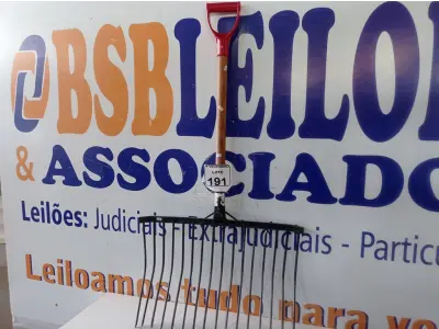 LOTE 191 - 01 GARFO P/FENO. (NO ESTADO) ATENÇÃO! FAZER A VISITAÇÃO ANTES DE ARREMATAR, NÃO SABEMOS SE FUNCIONA. LEILÃO NÃO TEM GARANTIA E NEM DEVOLUÇÃO, SUJEITO A POSSÍVEIS AVARIAS VISÍVEIS/OCULTAS E/OU AUSÊNCIA DE COMPONENTES.