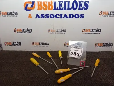 LOTE 055 - 07 CHAVES PHILIPS TAMANHOS DIVERSOS. (NO ESTADO) ATENÇÃO! FAZER A VISITAÇÃO ANTES DE ARREMATAR, NÃO SABEMOS SE FUNCIONA. LEILÃO NÃO TEM GARANTIA E NEM DEVOLUÇÃO, SUJEITO A POSSÍVEIS AVARIAS VISÍVEIS/OCULTAS E/OU AUSÊNCIA DE COMPONENTES.