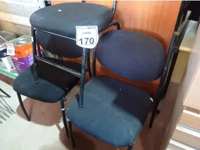 LOTE 170 - 03 CADEIRAS FIXAS ESTOFADAS. (NO ESTADO) ATENÇÃO! FAZER A VISITAÇÃO ANTES DE ARREMATAR, NÃO SABEMOS SE FUNCIONA. LEILÃO NÃO TEM GARANTIA E NEM DEVOLUÇÃO, SUJEITO A POSSÍVEIS AVARIAS VISÍVEIS/OCULTAS E/OU AUSÊNCIA DE COMPONENTES.