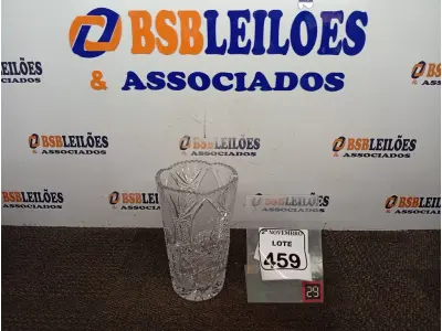 LOTE 459 - 01 VASO DE CRISTAL BOHEMIA. (NO ESTADO) ATENÇÃO! FAZER A VISITAÇÃO ANTES DE ARREMATAR, NÃO SABEMOS SE FUNCIONA. LEILÃO NÃO TEM GARANTIA E NEM DEVOLUÇÃO, SUJEITO A POSSÍVEIS AVARIAS VISÍVEIS/OCULTAS E/OU AUSÊNCIA DE COMPONENTES.