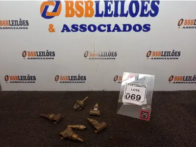 LOTE 069 - 06 REGISTROS PARA BANHEIRO DIVERSOS. (NO ESTADO) ATENÇÃO! FAZER A VISITAÇÃO ANTES DE ARREMATAR, NÃO SABEMOS SE FUNCIONA. LEILÃO NÃO TEM GARANTIA E NEM DEVOLUÇÃO, SUJEITO A POSSÍVEIS AVARIAS VISÍVEIS/OCULTAS E/OU AUSÊNCIA DE COMPONENTES.
