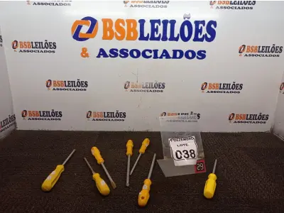 LOTE 038 - 06 CHAVES PHILIPS TAMANHOS DIVERSOS E 01 CHAVE DE FENDA. (NO ESTADO) ATENÇÃO! FAZER A VISITAÇÃO ANTES DE ARREMATAR, NÃO SABEMOS SE FUNCIONA. LEILÃO NÃO TEM GARANTIA E NEM DEVOLUÇÃO, SUJEITO A POSSÍVEIS AVARIAS VISÍVEIS/OCULTAS E/OU AUSÊNCIA DE COMPONENTES.