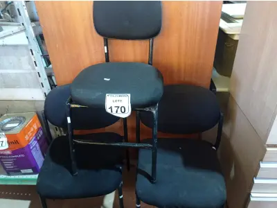 LOTE 170 - 03 CADEIRAS FIXAS ESTOFADAS. (NO ESTADO) ATENÇÃO! FAZER A VISITAÇÃO ANTES DE ARREMATAR, NÃO SABEMOS SE FUNCIONA. LEILÃO NÃO TEM GARANTIA E NEM DEVOLUÇÃO, SUJEITO A POSSÍVEIS AVARIAS VISÍVEIS/OCULTAS E/OU AUSÊNCIA DE COMPONENTES.