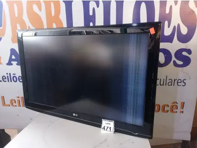 LOTE 471 - 01 TV MARCA LG 52”. (NO ESTADO) ATENÇÃO! FAZER A VISITAÇÃO ANTES DE ARREMATAR, NÃO SABEMOS SE FUNCIONA. LEILÃO NÃO TEM GARANTIA E NEM DEVOLUÇÃO, SUJEITO A POSSÍVEIS AVARIAS VISÍVEIS/OCULTAS E/OU AUSÊNCIA DE COMPONENTES.