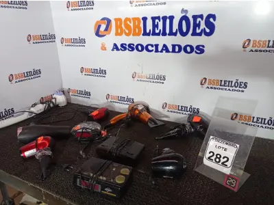 LOTE 282 - 01 LOTE C/VÁRIOS SECADORES DE CABELO, 01 MASSAGEADOR E 03 RÁDIOS RELÓGIOS MARCAS E MODELOS DIVERSOS. (NO ESTADO) ATENÇÃO! FAZER A VISITAÇÃO ANTES DE ARREMATAR, NÃO SABEMOS SE FUNCIONA. LEILÃO NÃO TEM GARANTIA E NEM DEVOLUÇÃO, SUJEITO A POSSÍVEIS AVARIAS VISÍVEIS/OCULTAS E/OU AUSÊNCIA DE COMPONENTES.