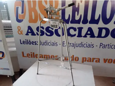 LOTE 302 - 01 CORTADOR DE BATATA. (NO ESTADO) ATENÇÃO! FAZER A VISITAÇÃO ANTES DE ARREMATAR, NÃO SABEMOS SE FUNCIONA. LEILÃO NÃO TEM GARANTIA E NEM DEVOLUÇÃO, SUJEITO A POSSÍVEIS AVARIAS VISÍVEIS/OCULTAS E/OU AUSÊNCIA DE COMPONENTES.
