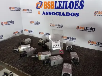 LOTE 231 - 10 CÂMERAS DE SEGURANÇA MARCAS E MODELOS DIVERSOS. (NO ESTADO) ATENÇÃO! FAZER A VISITAÇÃO ANTES DE ARREMATAR, NÃO SABEMOS SE FUNCIONA. LEILÃO NÃO TEM GARANTIA E NEM DEVOLUÇÃO, SUJEITO A POSSÍVEIS AVARIAS VISÍVEIS/OCULTAS E/OU AUSÊNCIA DE COMPONENTES.