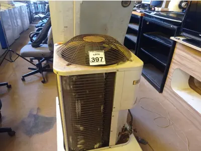 LOTE 397 - 01 CONDENSADORA E 01 EVAPORADORA MARCA HITACHI. (NO ESTADO) ATENÇÃO! FAZER A VISITAÇÃO ANTES DE ARREMATAR, NÃO SABEMOS SE FUNCIONA. LEILÃO NÃO TEM GARANTIA E NEM DEVOLUÇÃO, SUJEITO A POSSÍVEIS AVARIAS VISÍVEIS/OCULTAS E/OU AUSÊNCIA DE COMPONENTES.