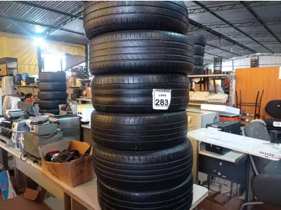 LOTE 283 - 06 PNEUS USADOS C/NUMERAÇÕES DIVERSAS. (NO ESTADO) ATENÇÃO! FAZER A VISITAÇÃO ANTES DE ARREMATAR, NÃO SABEMOS SE FUNCIONA. LEILÃO NÃO TEM GARANTIA E NEM DEVOLUÇÃO, SUJEITO A POSSÍVEIS AVARIAS VISÍVEIS/OCULTAS E/OU AUSÊNCIA DE COMPONENTES.