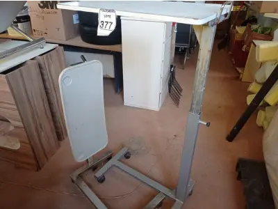 LOTE 377 - 02 MESAS P/REFEIÇÃO C/REGULADOR DE ALTURA. (NO ESTADO) ATENÇÃO! FAZER A VISITAÇÃO ANTES DE ARREMATAR, NÃO SABEMOS SE FUNCIONA. LEILÃO NÃO TEM GARANTIA E NEM DEVOLUÇÃO, SUJEITO A POSSÍVEIS AVARIAS VISÍVEIS/OCULTAS E/OU AUSÊNCIA DE COMPONENTES.
