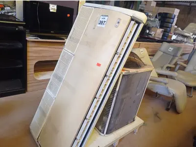 LOTE 397 - 01 CONDENSADORA E 01 EVAPORADORA MARCA HITACHI. (NO ESTADO) ATENÇÃO! FAZER A VISITAÇÃO ANTES DE ARREMATAR, NÃO SABEMOS SE FUNCIONA. LEILÃO NÃO TEM GARANTIA E NEM DEVOLUÇÃO, SUJEITO A POSSÍVEIS AVARIAS VISÍVEIS/OCULTAS E/OU AUSÊNCIA DE COMPONENTES.