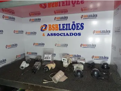 LOTE 251 - 01 LOTE C/VÁRIAS CÂMERAS DE SEGURANÇA MARCAS E MODELOS DIVERSOS. (NO ESTADO) ATENÇÃO! FAZER A VISITAÇÃO ANTES DE ARREMATAR, NÃO SABEMOS SE FUNCIONA. LEILÃO NÃO TEM GARANTIA E NEM DEVOLUÇÃO, SUJEITO A POSSÍVEIS AVARIAS VISÍVEIS/OCULTAS E/OU AUSÊNCIA DE COMPONENTES.