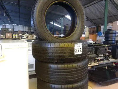 LOTE 372 - 04 PNEUS USADOS 215-65-16. (NO ESTADO) ATENÇÃO! FAZER A VISITAÇÃO ANTES DE ARREMATAR, NÃO SABEMOS SE FUNCIONA. LEILÃO NÃO TEM GARANTIA E NEM DEVOLUÇÃO, SUJEITO A POSSÍVEIS AVARIAS VISÍVEIS/OCULTAS E/OU AUSÊNCIA DE COMPONENTES.