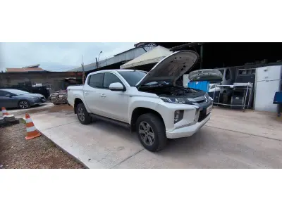 LOTE 001 - 01 MMC/TRITON SPORT GLS AUTOMATICA, COR BRANCA, DIESEL , ANO 2022/2023, 120.000 KM RODADOS (ZERADA) (NO ESTADO)