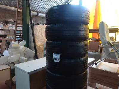LOTE 288 - 06 PNEUS USADOS 215-55-17. (NO ESTADO) ATENÇÃO! FAZER A VISITAÇÃO ANTES DE ARREMATAR, NÃO SABEMOS SE FUNCIONA. LEILÃO NÃO TEM GARANTIA E NEM DEVOLUÇÃO, SUJEITO A POSSÍVEIS AVARIAS VISÍVEIS/OCULTAS E/OU AUSÊNCIA DE COMPONENTES.