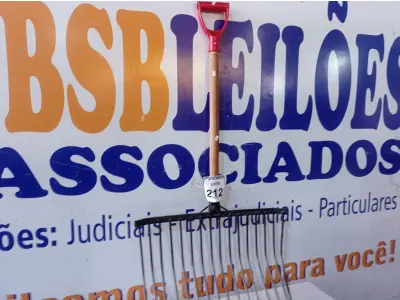 LOTE 212 - 01 GARFO P/FENO. (NO ESTADO) ATENÇÃO! FAZER A VISITAÇÃO ANTES DE ARREMATAR, NÃO SABEMOS SE FUNCIONA. LEILÃO NÃO TEM GARANTIA E NEM DEVOLUÇÃO, SUJEITO A POSSÍVEIS AVARIAS VISÍVEIS/OCULTAS E/OU AUSÊNCIA DE COMPONENTES.