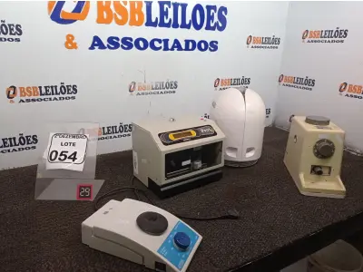 LOTE 054 - 01 RELÓGIO DE PONTO MARCA HENRY, 01 PURIFICADOR DE AR AIR FREE, 01 AMALGAMADOR E 01 AGITADOR DE TUBO. (NO ESTADO) ATENÇÃO! FAZER A VISITAÇÃO ANTES DE ARREMATAR, NÃO SABEMOS SE FUNCIONA. LEILÃO NÃO TEM GARANTIA E NEM DEVOLUÇÃO, SUJEITO A POSSÍVEIS AVARIAS VISÍVEIS/OCULTAS E/OU AUSÊNCIA DE COMPONENTES.