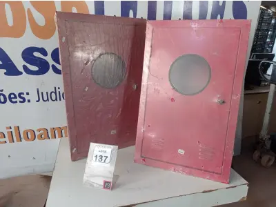 LOTE 137 - 02 CAIXAS DE FERRO P/MANGUEIRAS DE INCÊNDIO. (NO ESTADO) ATENÇÃO! FAZER A VISITAÇÃO ANTES DE ARREMATAR, NÃO SABEMOS SE FUNCIONA. LEILÃO NÃO TEM GARANTIA E NEM DEVOLUÇÃO, SUJEITO A POSSÍVEIS AVARIAS VISÍVEIS/OCULTAS E/OU AUSÊNCIA DE COMPONENTES.