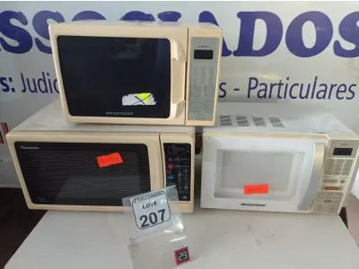 LOTE 207 - 03 MICRO-ONDAS MARCAS E MODELOS DIVERSOS SENDO 01 C/PRATO. (NO ESTADO) ATENÇÃO! FAZER A VISITAÇÃO ANTES DE ARREMATAR, NÃO SABEMOS SE FUNCIONA. LEILÃO NÃO TEM GARANTIA E NEM DEVOLUÇÃO, SUJEITO A POSSÍVEIS AVARIAS VISÍVEIS/OCULTAS E/OU AUSÊNCIA DE COMPONENTES.
