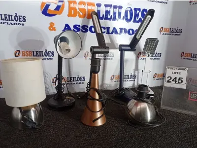 LOTE 245 - 01 LOTE C/VÁRIAS LUMINÁRIAS E ABAJURES MARCAS E MODELOS DIVERSOS. (NO ESTADO) ATENÇÃO! FAZER A VISITAÇÃO ANTES DE ARREMATAR, NÃO SABEMOS SE FUNCIONA. LEILÃO NÃO TEM GARANTIA E NEM DEVOLUÇÃO, SUJEITO A POSSÍVEIS AVARIAS VISÍVEIS/OCULTAS E/OU AUSÊNCIA DE COMPONENTES.
