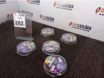 LOTE 262 - 01 LOTE C/APROXIMADAMENTE 100 MIDIAS BLURAY. (NO ESTADO) ATENÇÃO! FAZER A VISITAÇÃO ANTES DE ARREMATAR, NÃO SABEMOS SE FUNCIONA. LEILÃO NÃO TEM GARANTIA E NEM DEVOLUÇÃO, SUJEITO A POSSÍVEIS AVARIAS VISÍVEIS/OCULTAS E/OU AUSÊNCIA DE COMPONENTES.