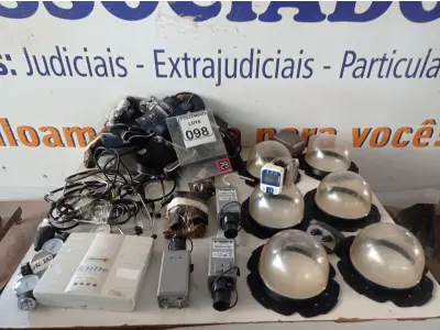 LOTE 098 - 01 LOTE C/VÁRIAS CÂMERAS DE SEGURANÇA E MEDIDORES DE PRESSÃO. DIVERSOS. (NO ESTADO) ATENÇÃO! FAZER A VISITAÇÃO ANTES DE ARREMATAR, NÃO SABEMOS SE FUNCIONA. LEILÃO NÃO TEM GARANTIA E NEM DEVOLUÇÃO, SUJEITO A POSSÍVEIS AVARIAS VISÍVEIS/OCULTAS E/OU AUSÊNCIA DE COMPONENTES.