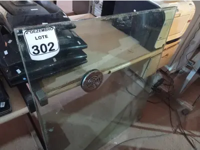 LOTE 302 - 01 VIDRO TRIPLO C/PASSAGEM COMUNICADORA. (NO ESTADO) ATENÇÃO! FAZER A VISITAÇÃO ANTES DE ARREMATAR, NÃO SABEMOS SE FUNCIONA. LEILÃO NÃO TEM GARANTIA E NEM DEVOLUÇÃO, SUJEITO A POSSÍVEIS AVARIAS VISÍVEIS/OCULTAS E/OU AUSÊNCIA DE COMPONENTES.