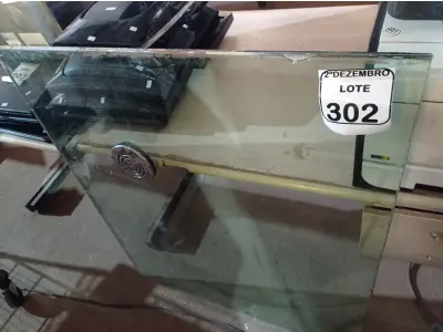 LOTE 302 - 01 VIDRO TRIPLO C/PASSAGEM COMUNICADORA. (NO ESTADO) ATENÇÃO! FAZER A VISITAÇÃO ANTES DE ARREMATAR, NÃO SABEMOS SE FUNCIONA. LEILÃO NÃO TEM GARANTIA E NEM DEVOLUÇÃO, SUJEITO A POSSÍVEIS AVARIAS VISÍVEIS/OCULTAS E/OU AUSÊNCIA DE COMPONENTES.