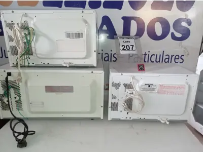 LOTE 207 - 03 MICRO-ONDAS MARCAS E MODELOS DIVERSOS SENDO 01 C/PRATO. (NO ESTADO) ATENÇÃO! FAZER A VISITAÇÃO ANTES DE ARREMATAR, NÃO SABEMOS SE FUNCIONA. LEILÃO NÃO TEM GARANTIA E NEM DEVOLUÇÃO, SUJEITO A POSSÍVEIS AVARIAS VISÍVEIS/OCULTAS E/OU AUSÊNCIA DE COMPONENTES.