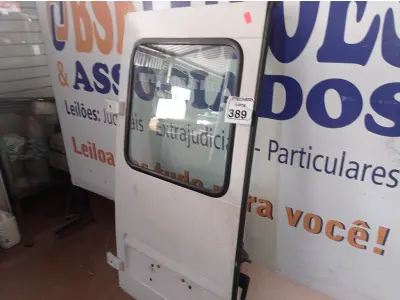LOTE 389 - 01 PORTA DE VAN SPRINGER MERCEDES BENZ (NO ESTADO) ATENÇÃO! FAZER A VISITAÇÃO ANTES DE ARREMATAR, NÃO SABEMOS SE FUNCIONA. LEILÃO NÃO TEM GARANTIA E NEM DEVOLUÇÃO, SUJEITO A POSSÍVEIS AVARIAS VISÍVEIS/OCULTAS E/OU AUSÊNCIA DE COMPONENTES.