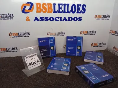 LOTE 400 - 05 REFLETORES LED AMBIENTE EXTERNO 100W. (NOVO), (NO ESTADO) ATENÇÃO! FAZER A VISITAÇÃO ANTES DE ARREMATAR, NÃO SABEMOS SE FUNCIONA. LEILÃO NÃO TEM GARANTIA E NEM DEVOLUÇÃO, SUJEITO A POSSÍVEIS AVARIAS VISÍVEIS/OCULTAS E/OU AUSÊNCIA DE COMPONENTES.