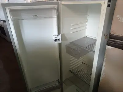 LOTE 469 - 01 GELADEIRA MARCA BOSCH 220V. (NO ESTADO) ATENÇÃO! FAZER A VISITAÇÃO ANTES DE ARREMATAR, NÃO SABEMOS SE FUNCIONA. LEILÃO NÃO TEM GARANTIA E NEM DEVOLUÇÃO, SUJEITO A POSSÍVEIS AVARIAS VISÍVEIS/OCULTAS E/OU AUSÊNCIA DE COMPONENTES.