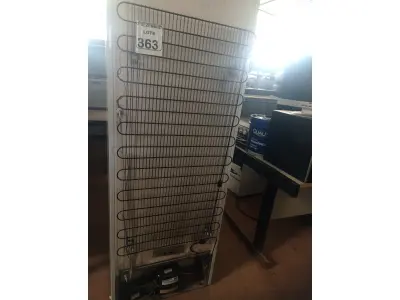LOTE 363 - 01 GELADEIRA MARCA DACO 220V. (NO ESTADO) ATENÇÃO! FAZER A VISITAÇÃO ANTES DE ARREMATAR, NÃO SABEMOS SE FUNCIONA. LEILÃO NÃO TEM GARANTIA E NEM DEVOLUÇÃO, SUJEITO A POSSÍVEIS AVARIAS VISÍVEIS/OCULTAS E/OU AUSÊNCIA DE COMPONENTES.