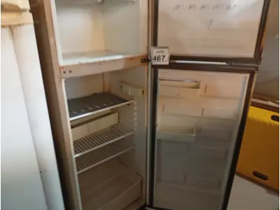 LOTE 467 - 01 GELADEIRA BRASTEMP 220V. (NO ESTADO) ATENÇÃO! FAZER A VISITAÇÃO ANTES DE ARREMATAR, NÃO SABEMOS SE FUNCIONA. LEILÃO NÃO TEM GARANTIA E NEM DEVOLUÇÃO, SUJEITO A POSSÍVEIS AVARIAS VISÍVEIS/OCULTAS E/OU AUSÊNCIA DE COMPONENTES.