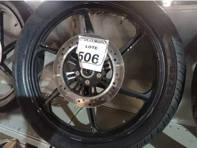 LOTE 506 - 01 RODA P/MOTO COM PNEU E CÂMARA DE AR, ARO “18. PARA HONDA 150 E 160 CILINDRADAS. (NO ESTADO) ATENÇÃO! FAZER A VISITAÇÃO ANTES DE ARREMATAR, NÃO SABEMOS SE FUNCIONA. LEILÃO NÃO TEM GARANTIA E NEM DEVOLUÇÃO, SUJEITO A POSSÍVEIS AVARIAS VISÍVEIS/OCULTAS E/OU AUSÊNCIA DE COMPONENTES.