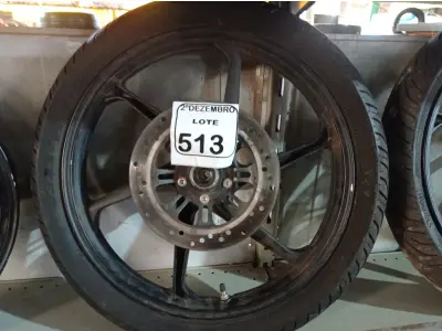 LOTE 513 - 01 RODA P/MOTO COM PNEU E CÂMARA DE AR, ARO “18. PARA HONDA 150 E 160 CILINDRADAS. (NO ESTADO) ATENÇÃO! FAZER A VISITAÇÃO ANTES DE ARREMATAR, NÃO SABEMOS SE FUNCIONA. LEILÃO NÃO TEM GARANTIA E NEM DEVOLUÇÃO, SUJEITO A POSSÍVEIS AVARIAS VISÍVEIS/OCULTAS E/OU AUSÊNCIA DE COMPONENTES.