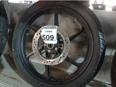 LOTE 509 - 01 RODA P/MOTO COM PNEU E CÂMARA DE AR, ARO “18. PARA HONDA 150 E 160 CILINDRADAS. (NO ESTADO) ATENÇÃO! FAZER A VISITAÇÃO ANTES DE ARREMATAR, NÃO SABEMOS SE FUNCIONA. LEILÃO NÃO TEM GARANTIA E NEM DEVOLUÇÃO, SUJEITO A POSSÍVEIS AVARIAS VISÍVEIS/OCULTAS E/OU AUSÊNCIA DE COMPONENTES.
