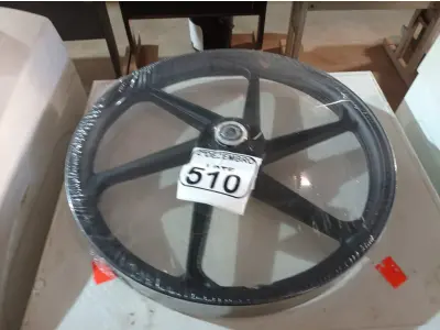 LOTE 510 - 01 RODA P/MOTO CG ARO “17 PARA QUALQUER CG (NOVO). (NO ESTADO) ATENÇÃO! FAZER A VISITAÇÃO ANTES DE ARREMATAR, NÃO SABEMOS SE FUNCIONA. LEILÃO NÃO TEM GARANTIA E NEM DEVOLUÇÃO, SUJEITO A POSSÍVEIS AVARIAS VISÍVEIS/OCULTAS E/OU AUSÊNCIA DE COMPONENTES.