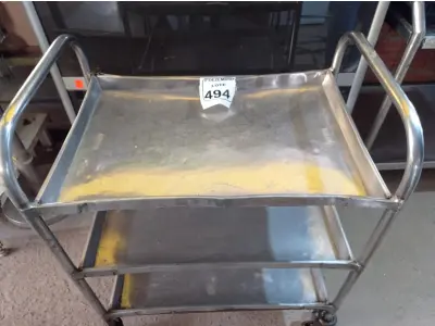 LOTE 494 - 01 CARRINHO EM INOX. (NO ESTADO) ATENÇÃO! FAZER A VISITAÇÃO ANTES DE ARREMATAR, NÃO SABEMOS SE FUNCIONA. LEILÃO NÃO TEM GARANTIA E NEM DEVOLUÇÃO, SUJEITO A POSSÍVEIS AVARIAS VISÍVEIS/OCULTAS E/OU AUSÊNCIA DE COMPONENTES.