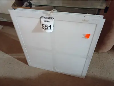 LOTE 551 - 05 PAINÉIS DE LED P/EMBUTIR. (NO ESTADO) ATENÇÃO! FAZER A VISITAÇÃO ANTES DE ARREMATAR, NÃO SABEMOS SE FUNCIONA. LEILÃO NÃO TEM GARANTIA E NEM DEVOLUÇÃO, SUJEITO A POSSÍVEIS AVARIAS VISÍVEIS/OCULTAS E/OU AUSÊNCIA DE COMPONENTES.