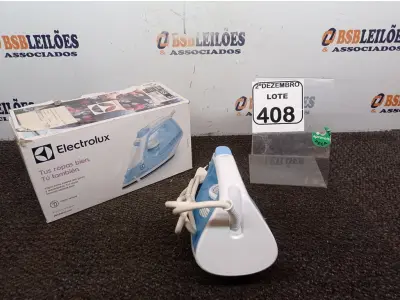 LOTE 408 - 01 FERRO A VAPOR P/ PASSAR ROUPAS ELECTROLUX COR BRANCA C/AZUL (NOVO). (NO ESTADO) ATENÇÃO! FAZER A VISITAÇÃO ANTES DE ARREMATAR, NÃO SABEMOS SE FUNCIONA. LEILÃO NÃO TEM GARANTIA E NEM DEVOLUÇÃO, SUJEITO A POSSÍVEIS AVARIAS VISÍVEIS/OCULTAS E/OU AUSÊNCIA DE COMPONENTES.
