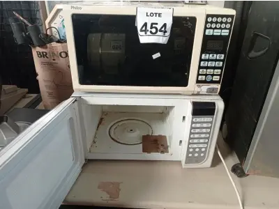 LOTE 454 - 02 MICRO-ONDAS MARCA ELECTROLUX E PHILCO. S/PRATO 0(NO ESTADO) ATENÇÃO! FAZER A VISITAÇÃO ANTES DE ARREMATAR, NÃO SABEMOS SE FUNCIONA. LEILÃO NÃO TEM GARANTIA E NEM DEVOLUÇÃO, SUJEITO A POSSÍVEIS AVARIAS VISÍVEIS/OCULTAS E/OU AUSÊNCIA DE COMPONENTES.