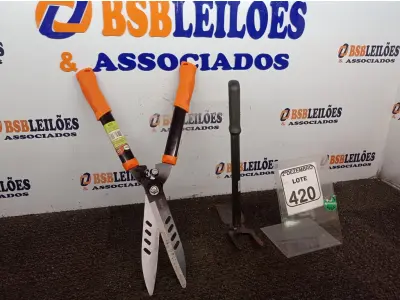 LOTE 420 - 01 TESOURA E 01 SACHO P/JARDINAGEM(NOVO). (NO ESTADO) ATENÇÃO! FAZER A VISITAÇÃO ANTES DE ARREMATAR, NÃO SABEMOS SE FUNCIONA. LEILÃO NÃO TEM GARANTIA E NEM DEVOLUÇÃO, SUJEITO A POSSÍVEIS AVARIAS VISÍVEIS/OCULTAS E/OU AUSÊNCIA DE COMPONENTES.
