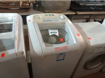 LOTE 485 - 01 MÁQUINA DE LAVAR MARCA ELECTROLUX 8KG 110V. (NO ESTADO) ATENÇÃO! FAZER A VISITAÇÃO ANTES DE ARREMATAR, NÃO SABEMOS SE FUNCIONA. LEILÃO NÃO TEM GARANTIA E NEM DEVOLUÇÃO, SUJEITO A POSSÍVEIS AVARIAS VISÍVEIS/OCULTAS E/OU AUSÊNCIA DE COMPONENTES.