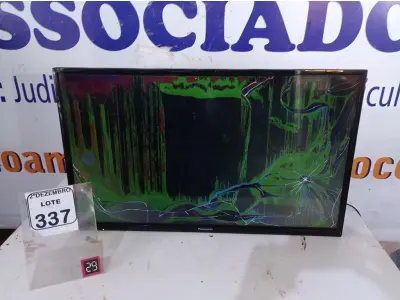 LOTE 337 - 01 TV 32” MARCA PANASONIC P/RETIRADA DE PEÇAS. (NO ESTADO) ATENÇÃO! FAZER A VISITAÇÃO ANTES DE ARREMATAR, NÃO SABEMOS SE FUNCIONA. LEILÃO NÃO TEM GARANTIA E NEM DEVOLUÇÃO, SUJEITO A POSSÍVEIS AVARIAS VISÍVEIS/OCULTAS E/OU AUSÊNCIA DE COMPONENTES.