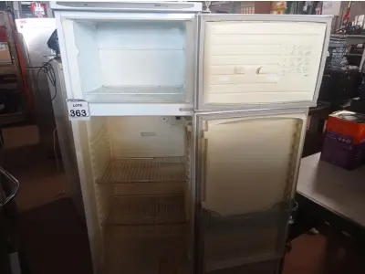 LOTE 363 - 01 GELADEIRA MARCA DACO 220V. (NO ESTADO) ATENÇÃO! FAZER A VISITAÇÃO ANTES DE ARREMATAR, NÃO SABEMOS SE FUNCIONA. LEILÃO NÃO TEM GARANTIA E NEM DEVOLUÇÃO, SUJEITO A POSSÍVEIS AVARIAS VISÍVEIS/OCULTAS E/OU AUSÊNCIA DE COMPONENTES.