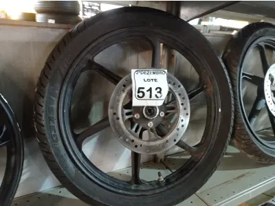 LOTE 513 - 01 RODA P/MOTO COM PNEU E CÂMARA DE AR, ARO “18. PARA HONDA 150 E 160 CILINDRADAS. (NO ESTADO) ATENÇÃO! FAZER A VISITAÇÃO ANTES DE ARREMATAR, NÃO SABEMOS SE FUNCIONA. LEILÃO NÃO TEM GARANTIA E NEM DEVOLUÇÃO, SUJEITO A POSSÍVEIS AVARIAS VISÍVEIS/OCULTAS E/OU AUSÊNCIA DE COMPONENTES.